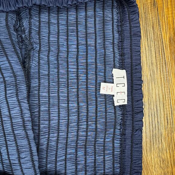 TCEC navy smocked satin shorts size medium EUC 3 in inseam - Picture 5 of 7